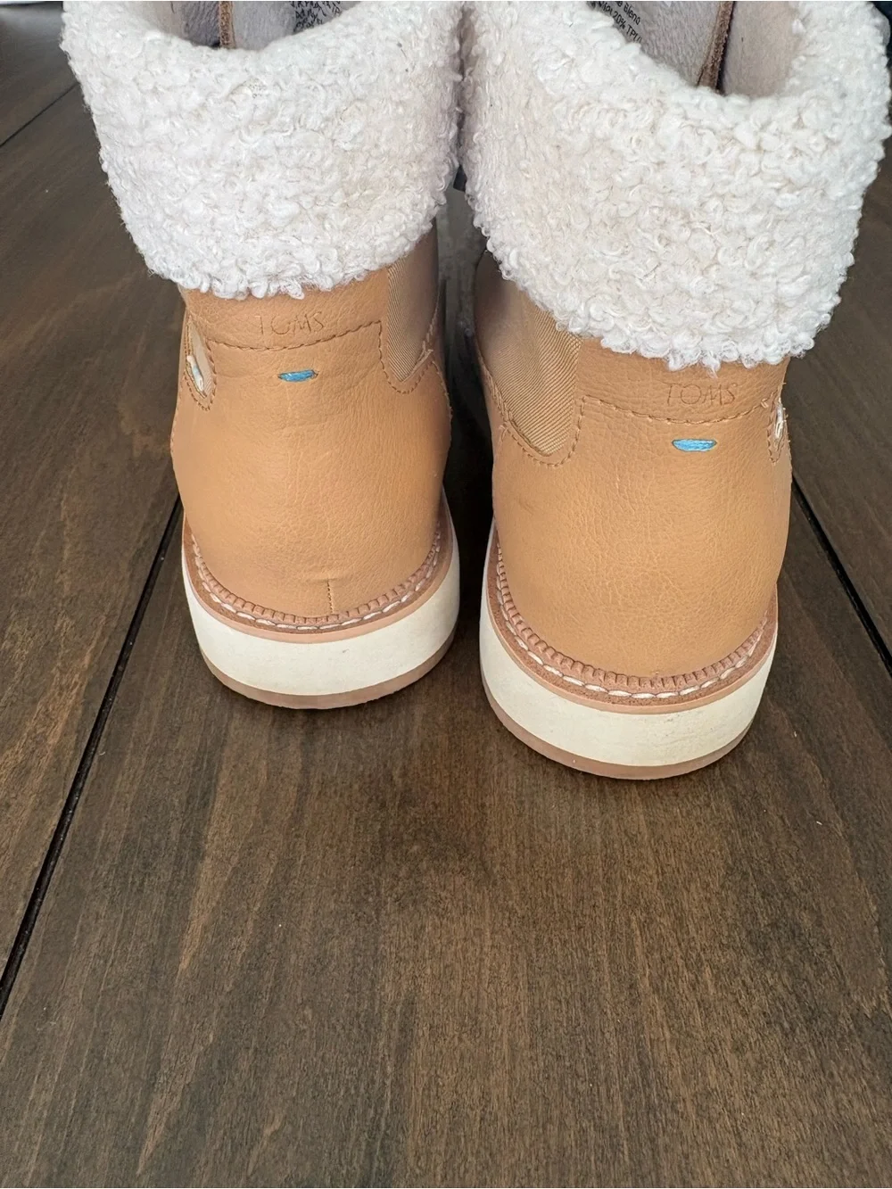 TomsMesa Suede Shearling-Lined Lace-Up Winter Hiking waterproof boots
